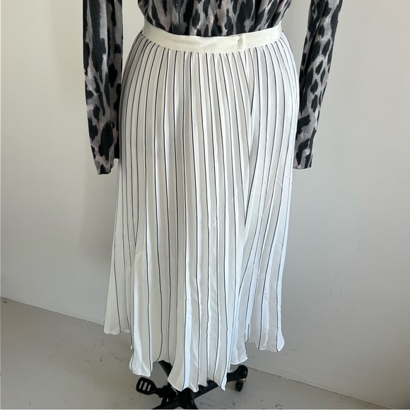 NWT The White Company Pleated white skirt - Picture 5 of 10